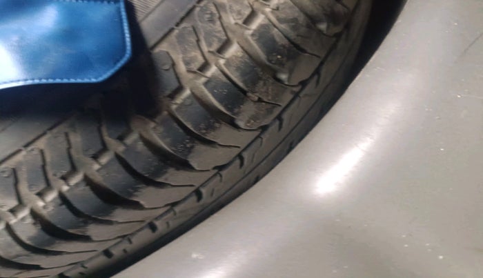 2016 Maruti Swift VXI, Petrol, Manual, 86,463 km, tyre