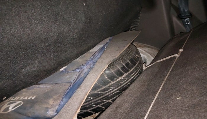 2015 Hyundai i10 MAGNA 1.1, CNG, Manual, 1,05,278 km, tyre