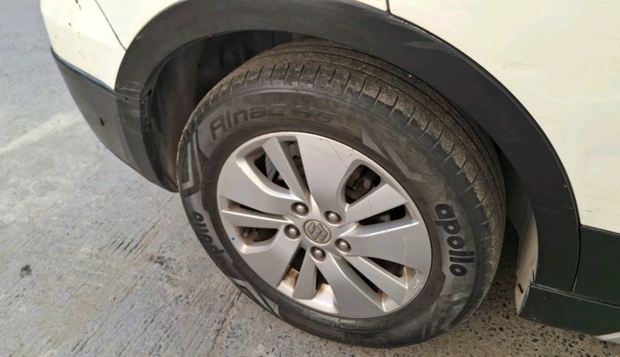 2015 Maruti S Cross ZETA 1.3, Diesel, Manual, 1,49,955 km, tyre