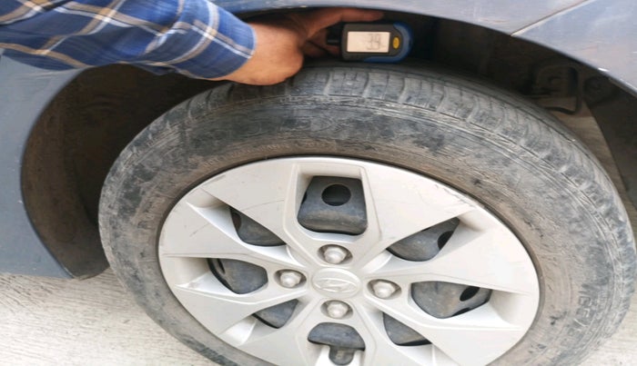 2015 Hyundai Xcent S 1.2, Petrol, Manual, 17,161 km, tyre