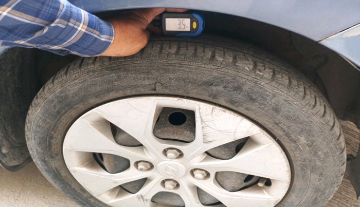 2015 Hyundai Xcent S 1.2, Petrol, Manual, 17,161 km, tyre