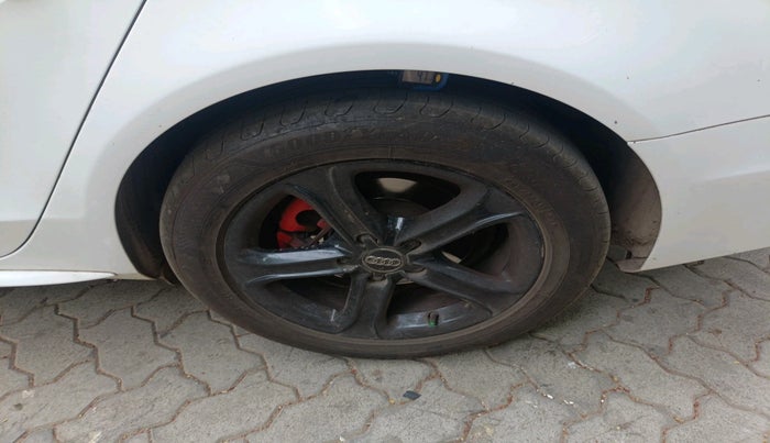 2014 Audi A4 2.0 TDI Multitronic, Diesel, Automatic, 1,40,361 km, tyre