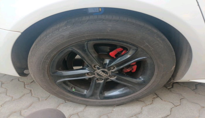 2014 Audi A4 2.0 TDI Multitronic, Diesel, Automatic, 1,40,361 km, tyre