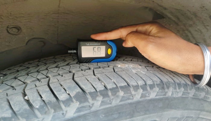 2019 Mahindra XUV500 W7 AT, Diesel, Automatic, 1,65,947 km, tyre