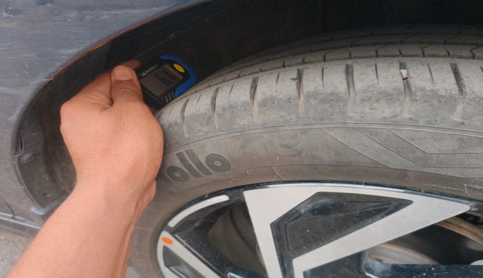 2024 Hyundai NEW I20 ASTA 1.2 MT, Petrol, Manual, 8,676 km, tyre