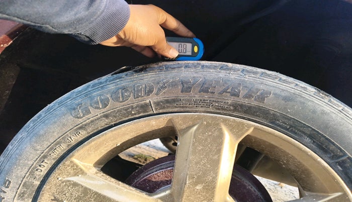 2012 Honda City 1.5L I-VTEC V MT SUNROOF, Petrol, Manual, 1,11,351 km, tyre