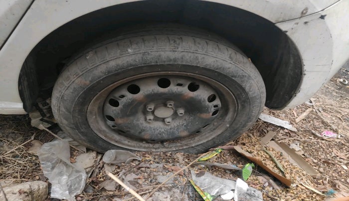 2012 Volkswagen Polo COMFORTLINE 1.2L, Diesel, Manual, 1,23,457 km, tyre