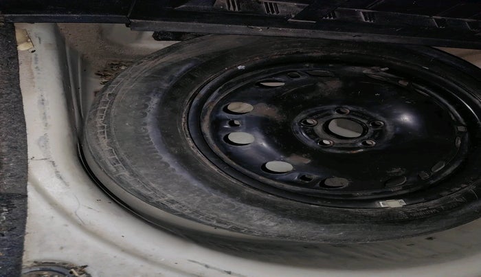 2012 Volkswagen Polo COMFORTLINE 1.2L, Diesel, Manual, 1,23,457 km, tyre