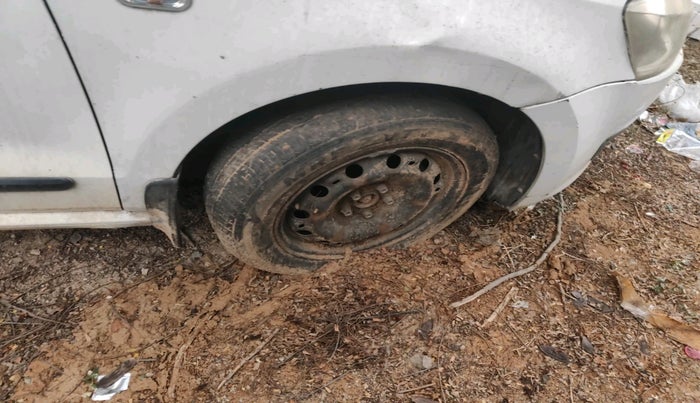 2012 Volkswagen Polo COMFORTLINE 1.2L, Diesel, Manual, 1,23,457 km, tyre