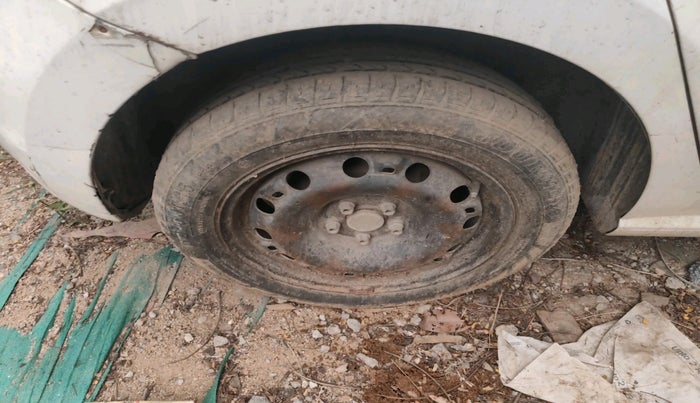 2012 Volkswagen Polo COMFORTLINE 1.2L, Diesel, Manual, 1,23,457 km, tyre