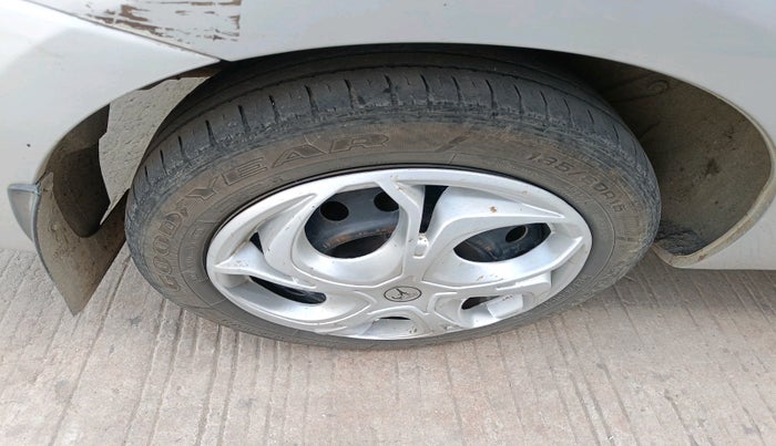 2013 Toyota Etios G, CNG, Manual, 1,66,814 km, tyre