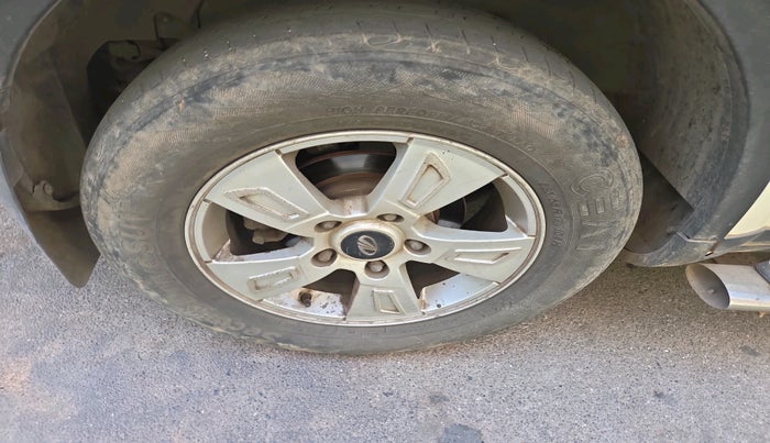 2013 Mahindra XUV500 W8, Diesel, Manual, 94,327 km, tyre