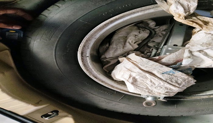 2011 Honda CRV 2.4L 2WD MT, CNG, Manual, 1,46,065 km, tyre