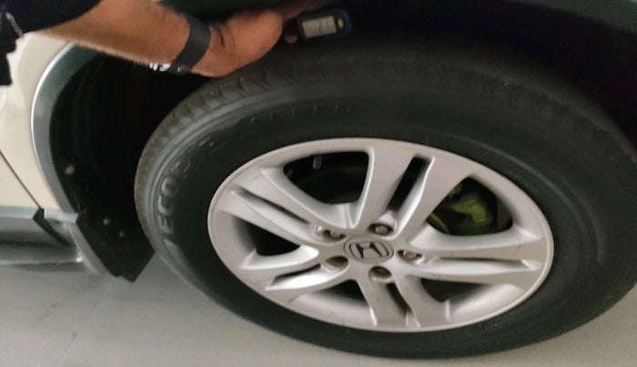 2011 Honda CRV 2.4L 2WD MT, CNG, Manual, 1,46,065 km, tyre