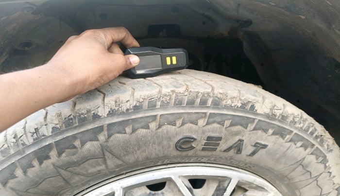 2017 Mahindra TUV300 T6, Diesel, Manual, 97,199 km, tyre