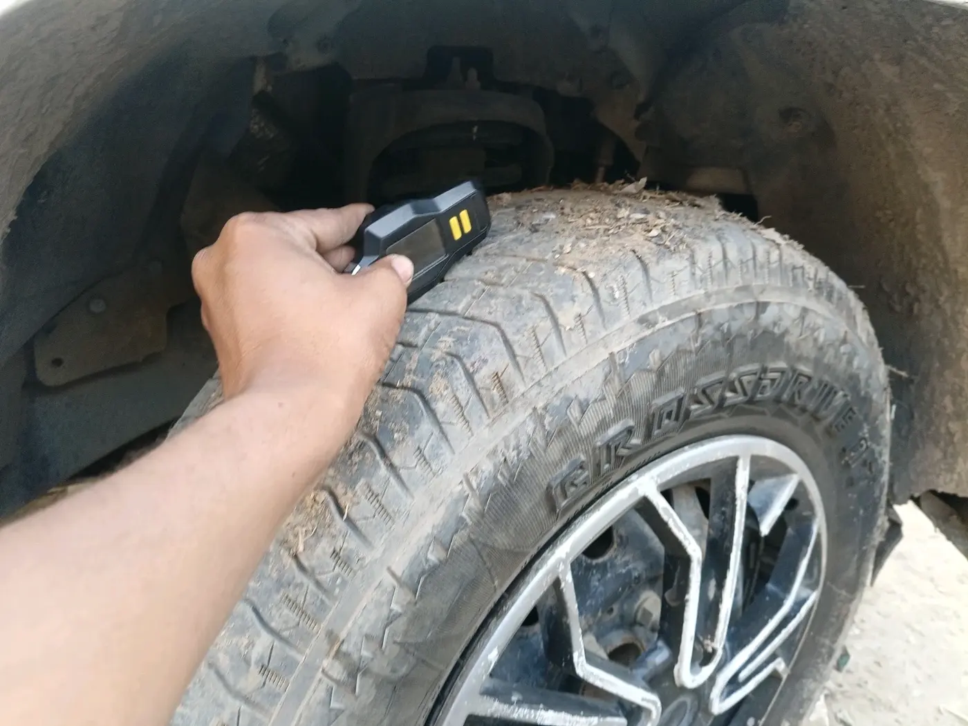 2017 Mahindra TUV300 T6, Diesel, Manual, 97,199 km, tyre