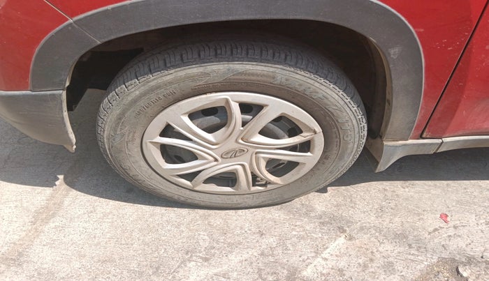 2017 Mahindra Kuv100 K4 6 STR, Petrol, Manual, 41,036 km, tyre