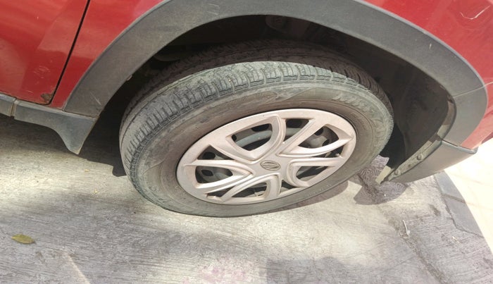 2017 Mahindra Kuv100 K4 6 STR, Petrol, Manual, 41,036 km, tyre