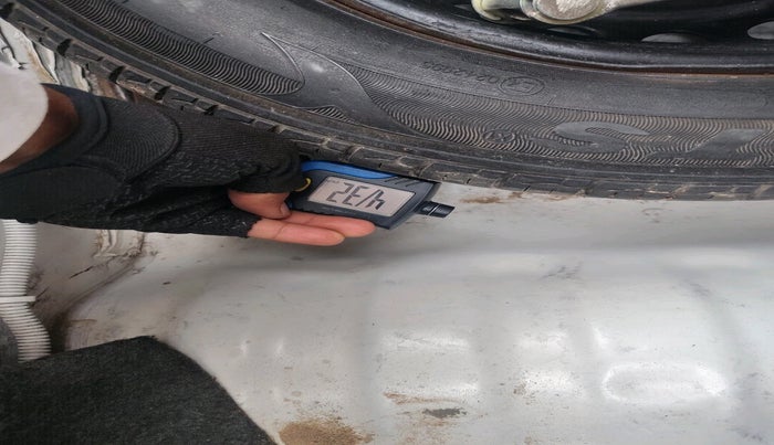 2014 Datsun Go T, Petrol, Manual, 1,06,678 km, tyre