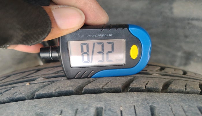 2014 Datsun Go T, Petrol, Manual, 1,06,678 km, tyre