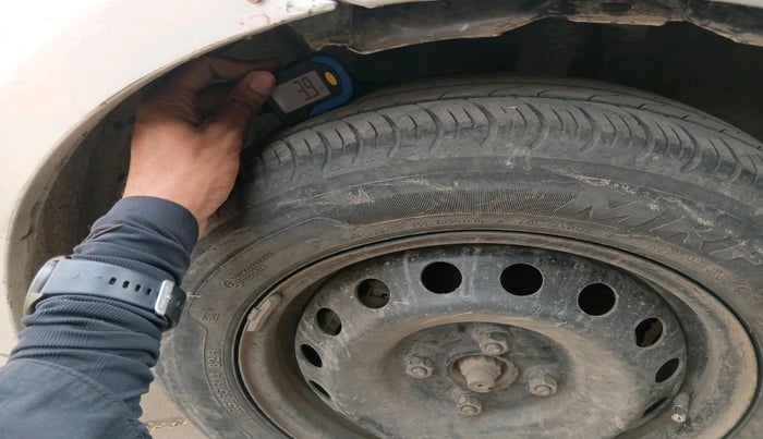 2012 Toyota Etios Liva GD, Diesel, Manual, 1,21,053 km, tyre