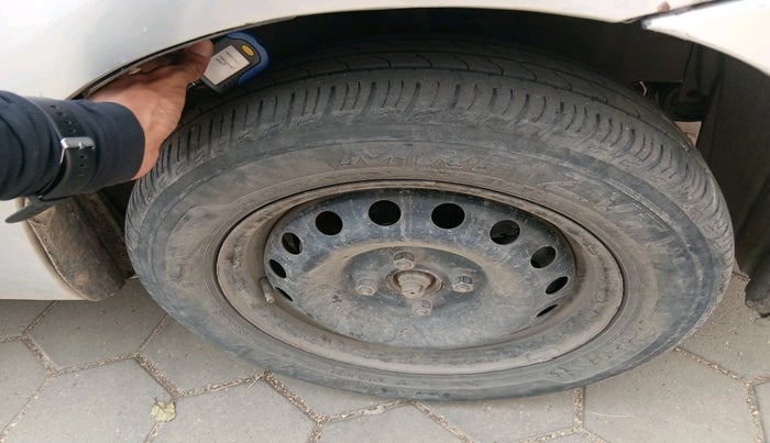 2012 Toyota Etios Liva GD, Diesel, Manual, 1,21,053 km, tyre