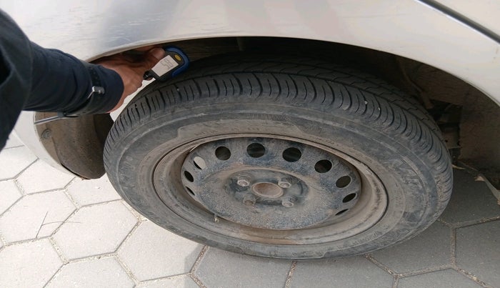 2012 Toyota Etios Liva GD, Diesel, Manual, 1,21,053 km, tyre