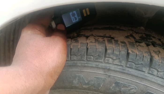 2014 Hyundai Eon ERA +, Petrol, Manual, 1,69,519 km, tyre