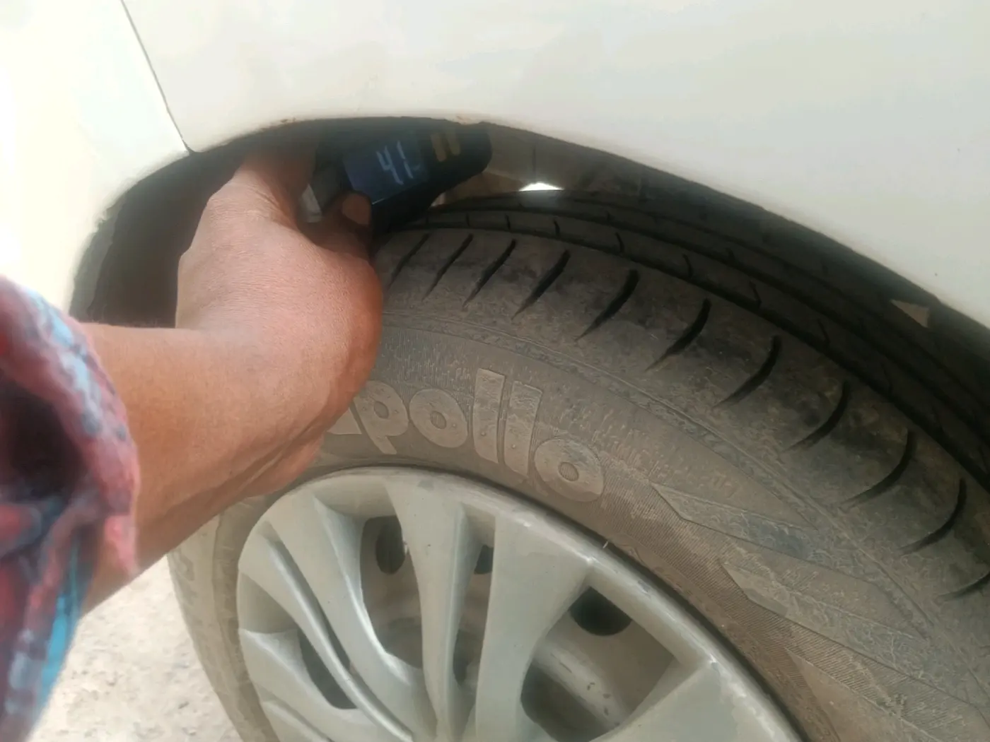 2014 Hyundai Eon ERA +, Petrol, Manual, 1,69,519 km, tyre