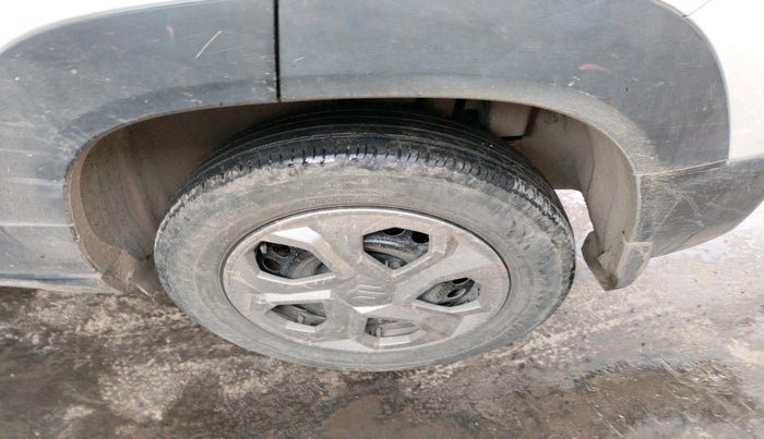 2025 Maruti BREZZA LXI S- CNG, CNG, Manual, 35,186 km, tyre