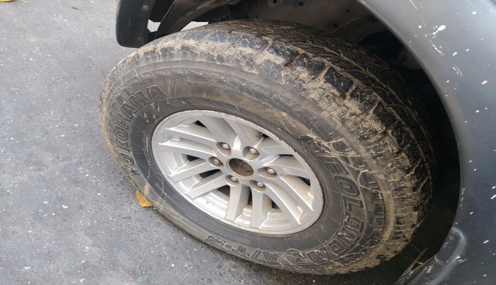 2004 Ford Endeavour XLT 4X2 MT, Diesel, Manual, 98,416 km, tyre