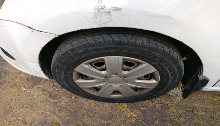 2011 Volkswagen Vento COMFORTLINE 1.6, Petrol, Manual, 89,026 km, tyre