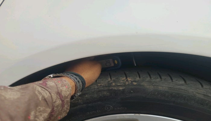 2013 Audi A6 2.0 TDI PREMIUM, Diesel, Automatic, 1,16,026 km, tyre