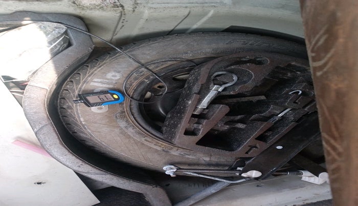 2014 Skoda Rapid 1.5 TDI CR ELEGANCE, Diesel, Manual, 1,40,881 km, tyre