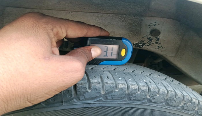 2018 Maruti Alto 800 LXI, Petrol, Manual, 1,55,222 km, tyre