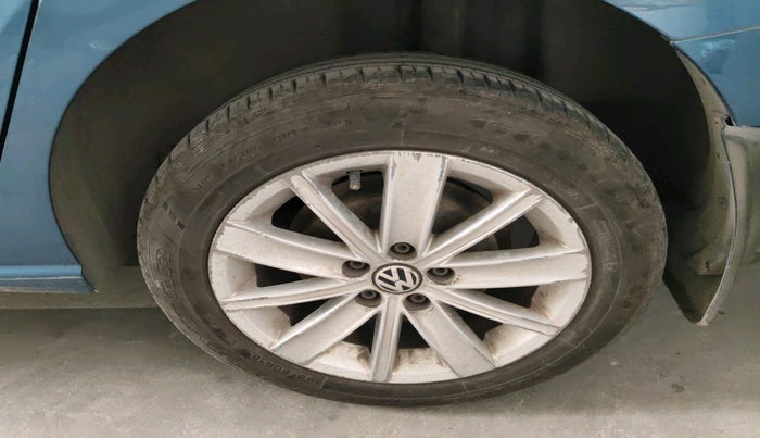 2017 Volkswagen Vento HIGHLINE PLUS 1.5 AT 16 ALLOY, Diesel, Automatic, 66,754 km, tyre