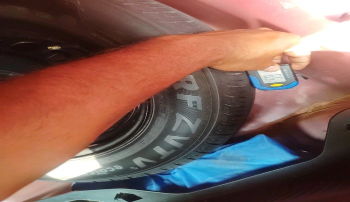 2021 Toyota Glanza V, Petrol, Manual, 57,904 km, tyre