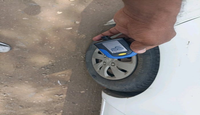 2011 Hyundai i10 MAGNA 1.2, Petrol, Manual, 1,20,039 km, tyre