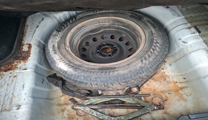 2008 Hyundai Verna VGT CRDI 1.5, Diesel, Manual, 1,59,368 km, tyre