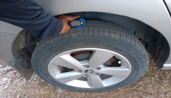 2015 Skoda Rapid 1.5 TDI CR ELEGANCE PLUS AT, Diesel, Automatic, 1,10,566 km, tyre