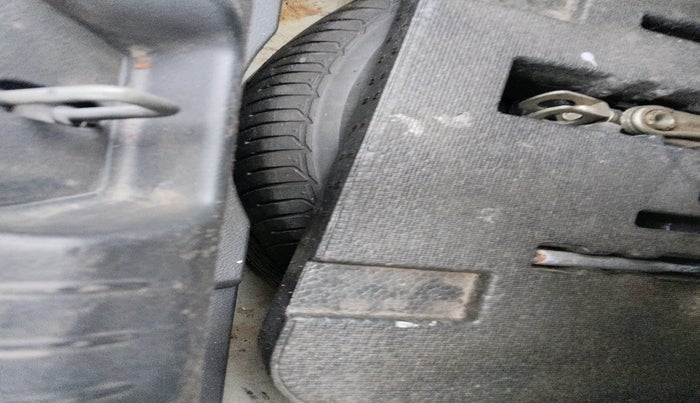 2009 Honda Civic 1.8L I-VTEC V MT, Petrol, Manual, 1,12,893 km, tyre