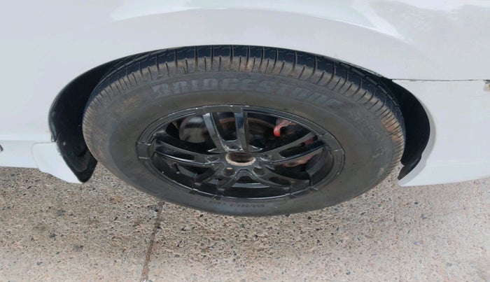 2009 Honda Civic 1.8L I-VTEC V MT, Petrol, Manual, 1,12,893 km, tyre