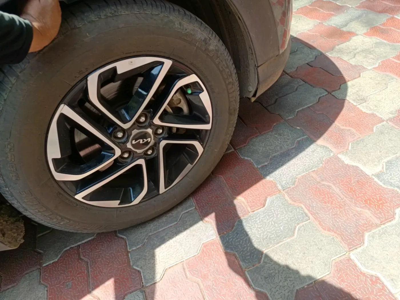 2022 KIA CARENS LUXURY PLUS 1.5 DIESEL 7 STR, Diesel, Manual, 1,13,125 km, tyre