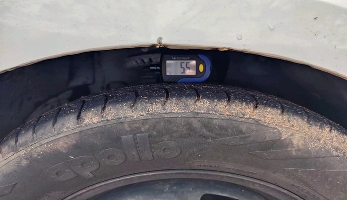 2011 Volkswagen Vento TRENDLINE 1.6, Petrol, Manual, 75,701 km, tyre