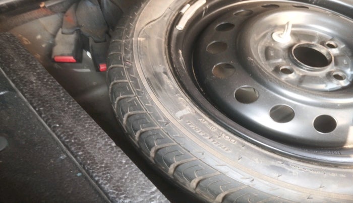 2013 Maruti Wagon R 1.0 VXI, Petrol, Manual, 50,463 km, tyre