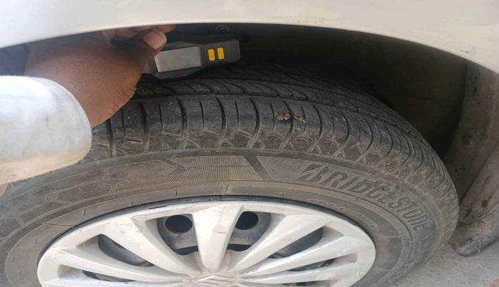 2015 Maruti Swift Dzire VXI, Petrol, Manual, 1,05,665 km, tyre