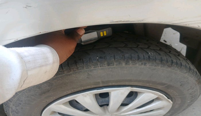 2015 Maruti Swift Dzire VXI, Petrol, Manual, 1,05,665 km, tyre