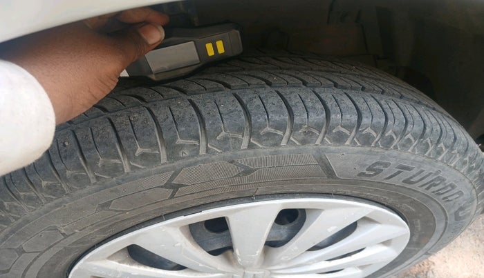 2015 Maruti Swift Dzire VXI, Petrol, Manual, 1,05,665 km, tyre