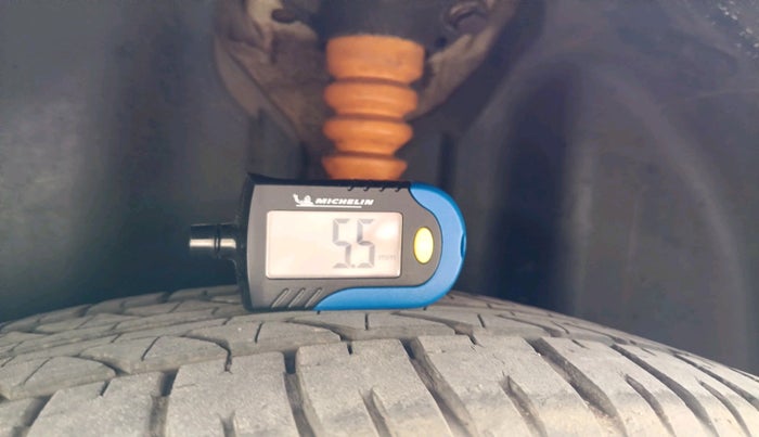 2010 Volkswagen Vento HIGHLINE 1.6 MPI, CNG, Manual, 99,437 km, tyre