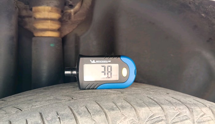 2010 Volkswagen Vento HIGHLINE 1.6 MPI, CNG, Manual, 99,437 km, tyre